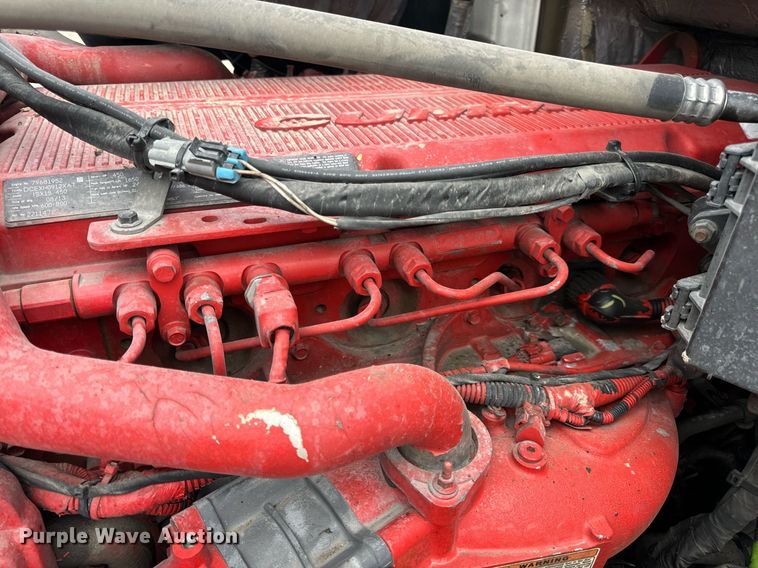 image for item EN5223 2014 Volvo VNL truck cab and chassis