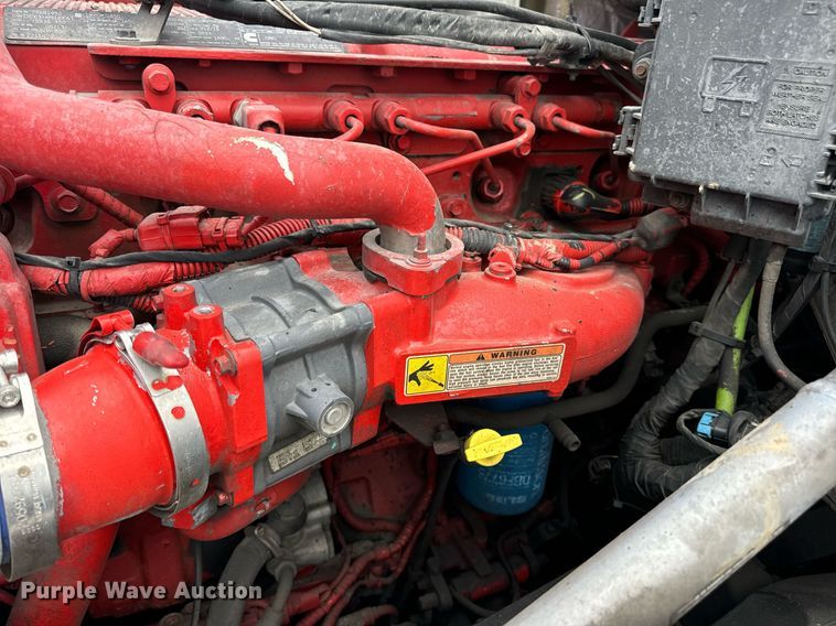 image for item EN5223 2014 Volvo VNL truck cab and chassis