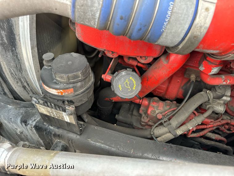 image for item EN5223 2014 Volvo VNL truck cab and chassis