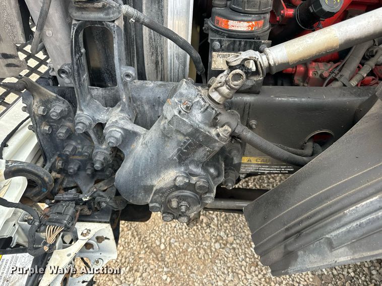 image for item EN5223 2014 Volvo VNL truck cab and chassis