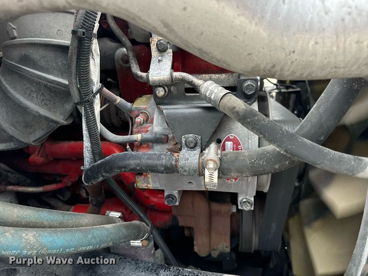 image for item EN5223 2014 Volvo VNL truck cab and chassis