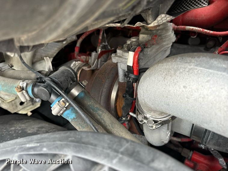 image for item EN5223 2014 Volvo VNL truck cab and chassis