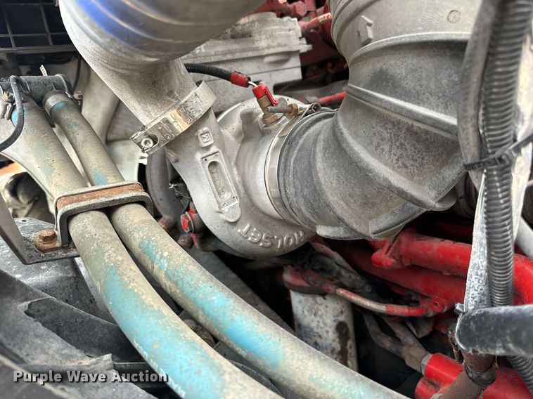 image for item EN5223 2014 Volvo VNL truck cab and chassis