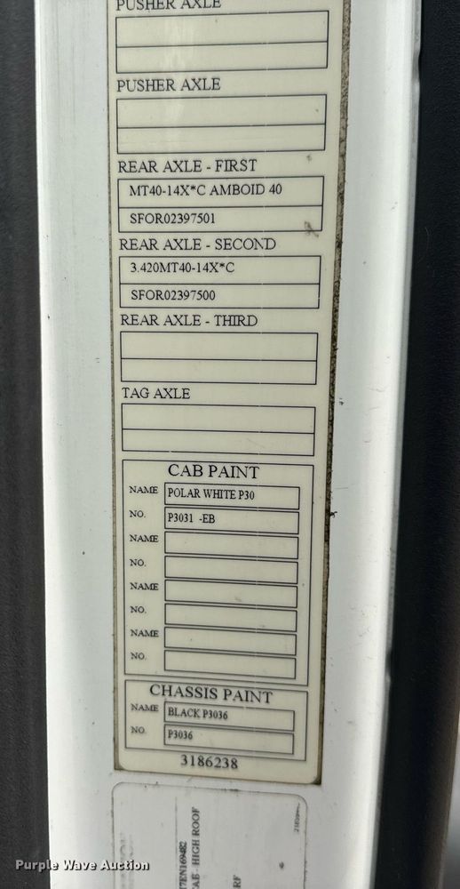 image for item EN5223 2014 Volvo VNL truck cab and chassis