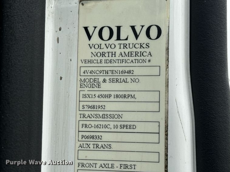 image for item EN5223 2014 Volvo VNL truck cab and chassis