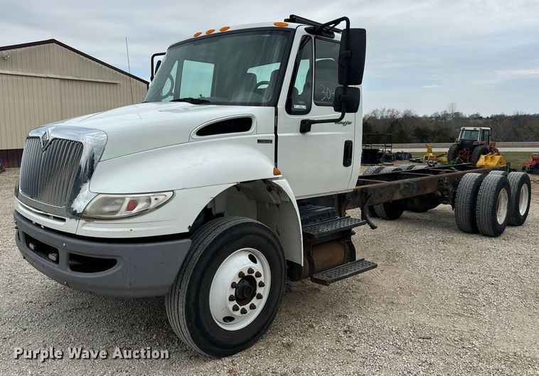 image for item EN5225 2010 International 4400 DuraStar truck cab and chassis