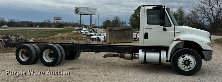 image for item EN5225 2010 International 4400 DuraStar truck cab and chassis