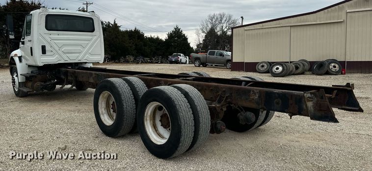 image for item EN5225 2010 International 4400 DuraStar truck cab and chassis
