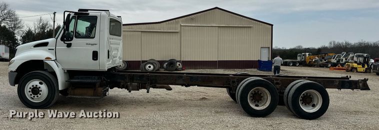 image for item EN5225 2010 International 4400 DuraStar truck cab and chassis