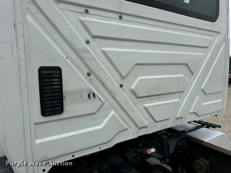 image for item EN5225 2010 International 4400 DuraStar truck cab and chassis