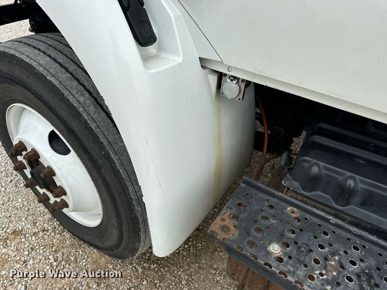 image for item EN5225 2010 International 4400 DuraStar truck cab and chassis