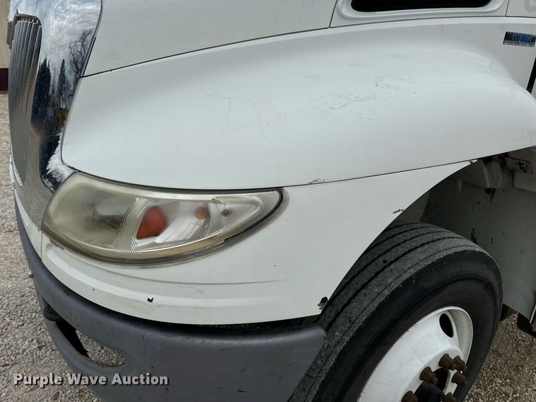 image for item EN5225 2010 International 4400 DuraStar truck cab and chassis