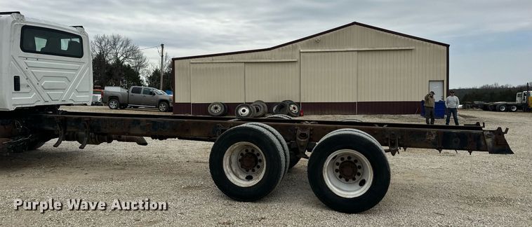 image for item EN5225 2010 International 4400 DuraStar truck cab and chassis