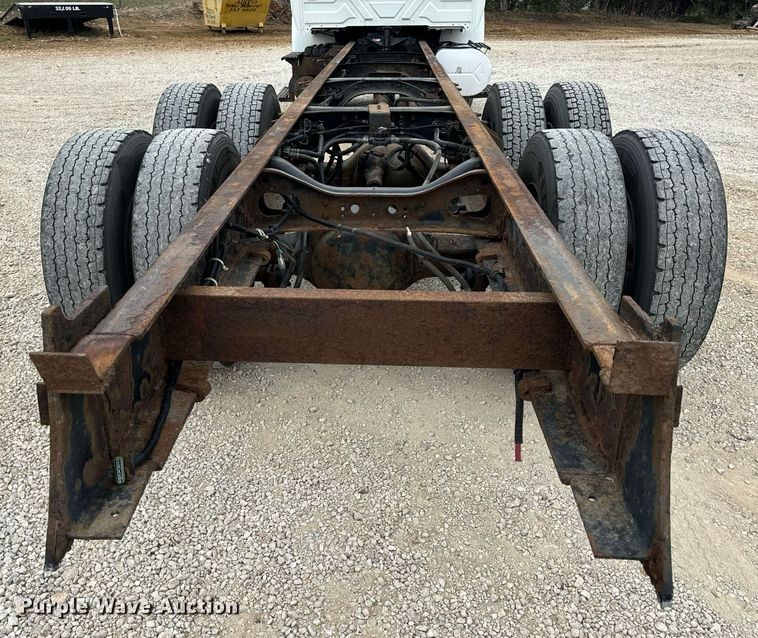 image for item EN5225 2010 International 4400 DuraStar truck cab and chassis