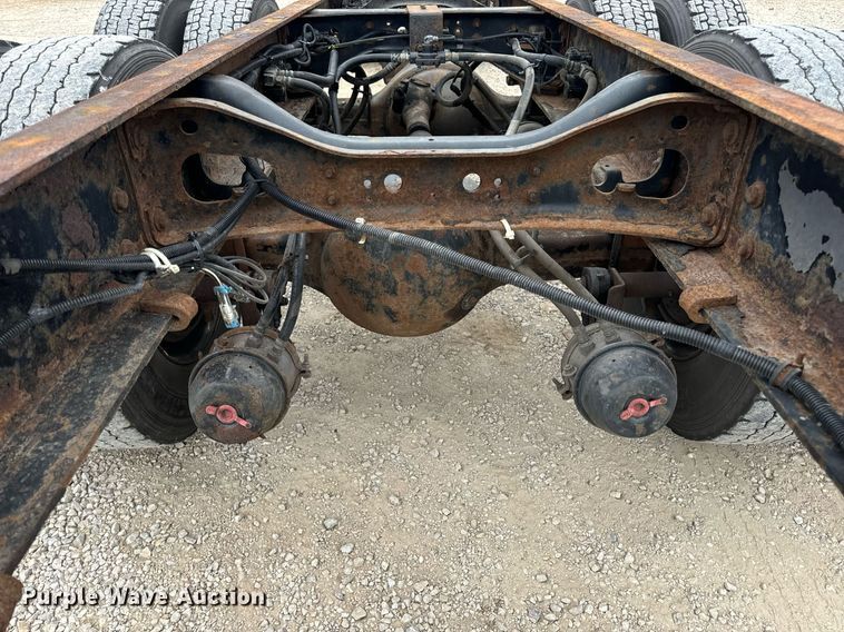 image for item EN5225 2010 International 4400 DuraStar truck cab and chassis