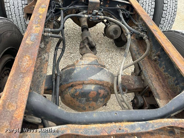 image for item EN5225 2010 International 4400 DuraStar truck cab and chassis