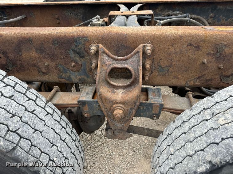 image for item EN5225 2010 International 4400 DuraStar truck cab and chassis