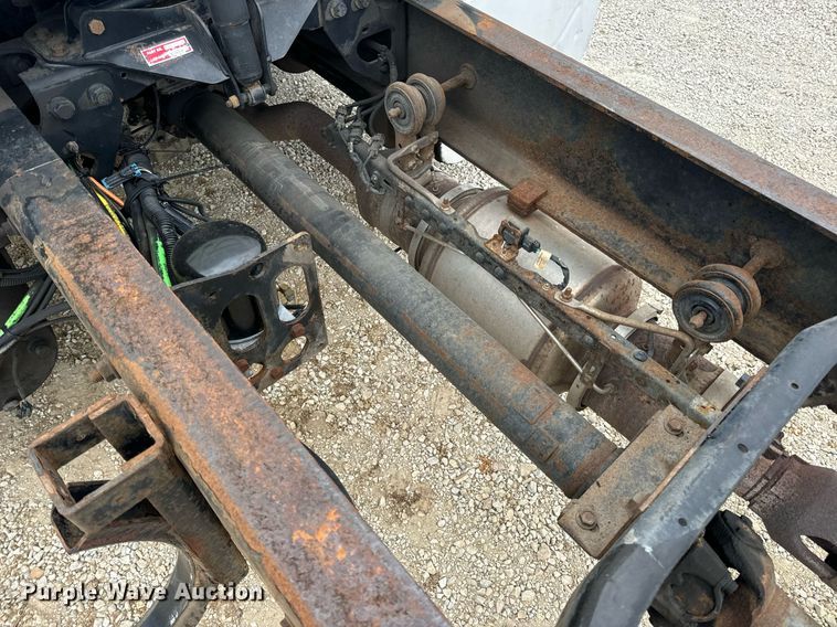 image for item EN5225 2010 International 4400 DuraStar truck cab and chassis