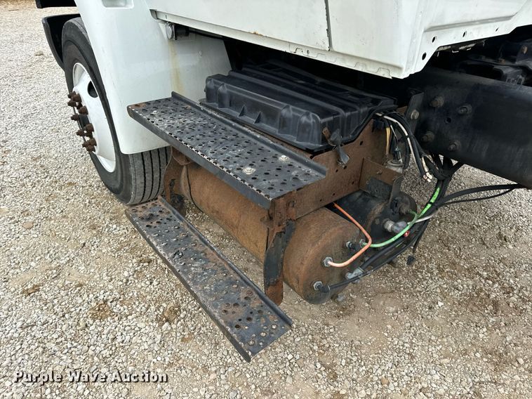 image for item EN5225 2010 International 4400 DuraStar truck cab and chassis