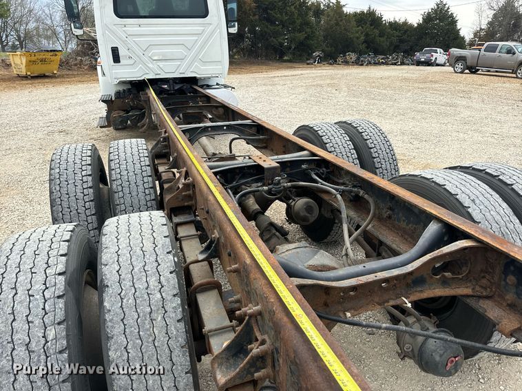 image for item EN5225 2010 International 4400 DuraStar truck cab and chassis