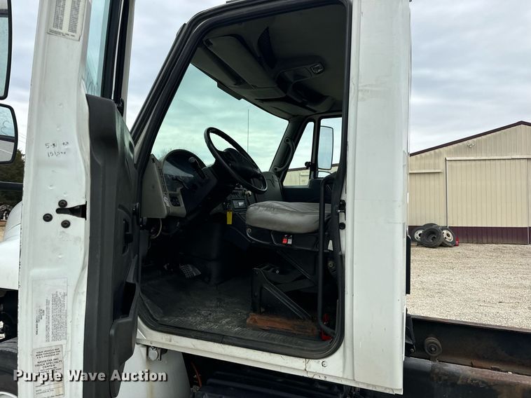 image for item EN5225 2010 International 4400 DuraStar truck cab and chassis