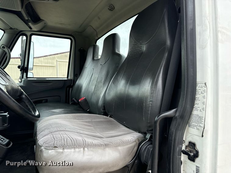 image for item EN5225 2010 International 4400 DuraStar truck cab and chassis