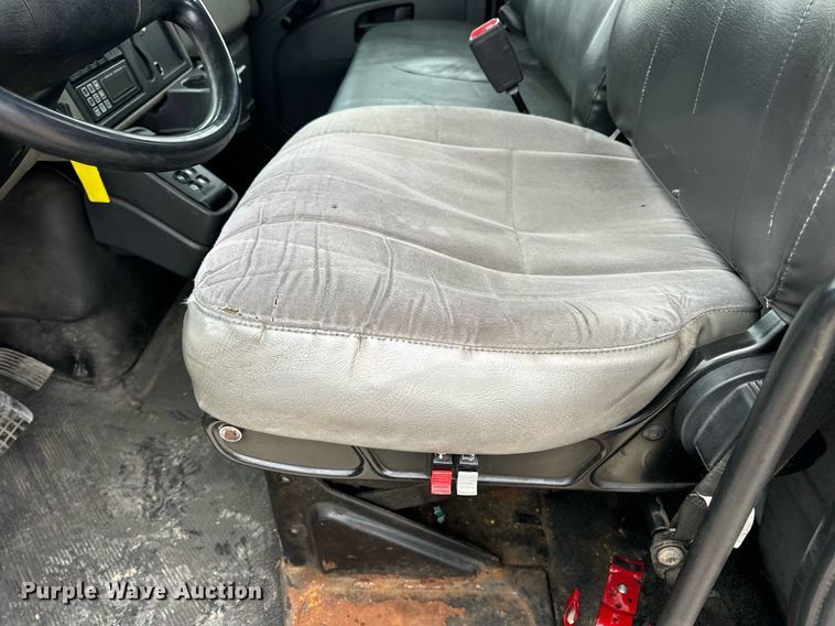 image for item EN5225 2010 International 4400 DuraStar truck cab and chassis