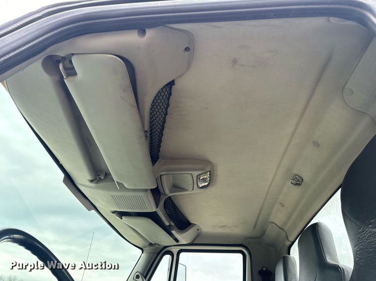 image for item EN5225 2010 International 4400 DuraStar truck cab and chassis