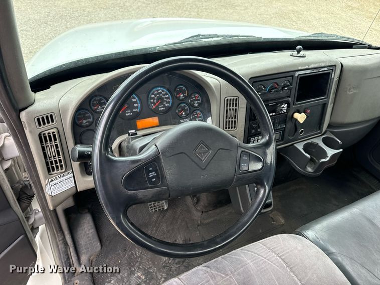 image for item EN5225 2010 International 4400 DuraStar truck cab and chassis