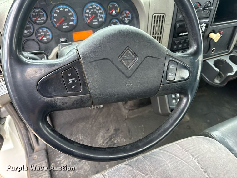 image for item EN5225 2010 International 4400 DuraStar truck cab and chassis