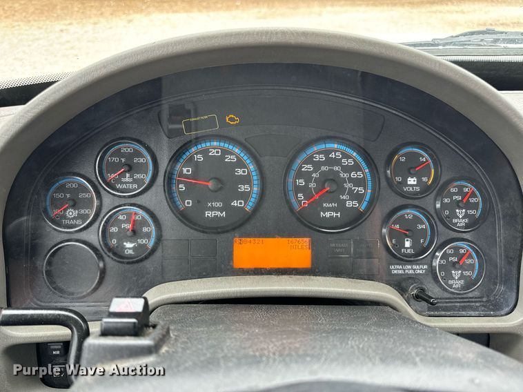 image for item EN5225 2010 International 4400 DuraStar truck cab and chassis