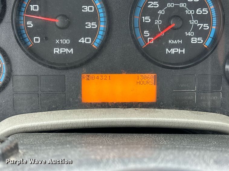 image for item EN5225 2010 International 4400 DuraStar truck cab and chassis