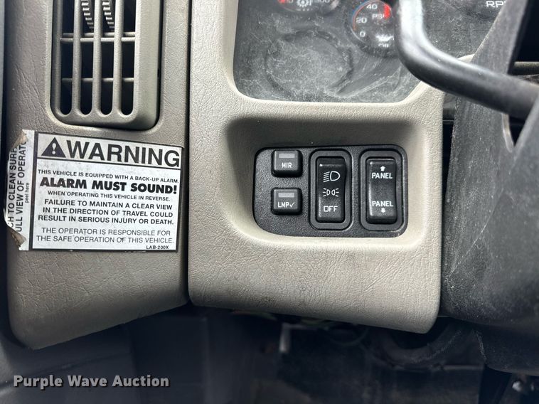 image for item EN5225 2010 International 4400 DuraStar truck cab and chassis