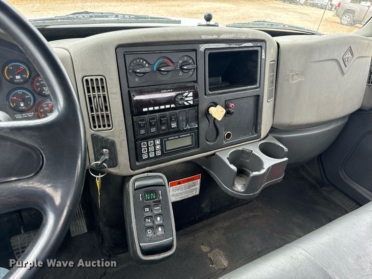 image for item EN5225 2010 International 4400 DuraStar truck cab and chassis