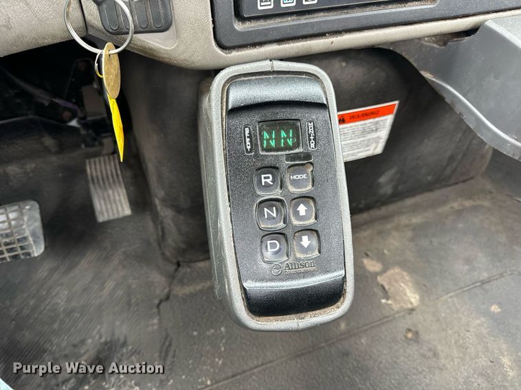 image for item EN5225 2010 International 4400 DuraStar truck cab and chassis