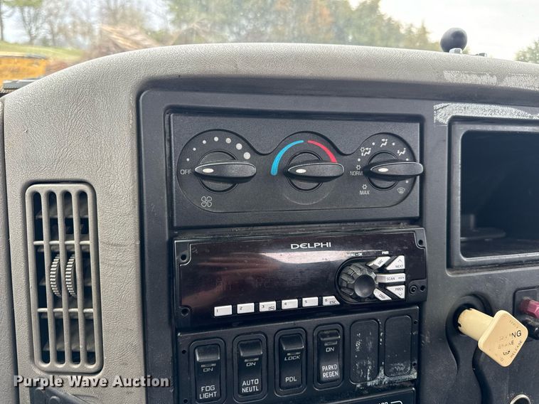 image for item EN5225 2010 International 4400 DuraStar truck cab and chassis