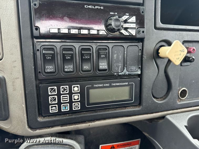 image for item EN5225 2010 International 4400 DuraStar truck cab and chassis