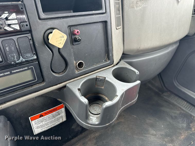 image for item EN5225 2010 International 4400 DuraStar truck cab and chassis