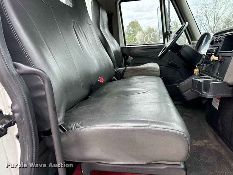 image for item EN5225 2010 International 4400 DuraStar truck cab and chassis