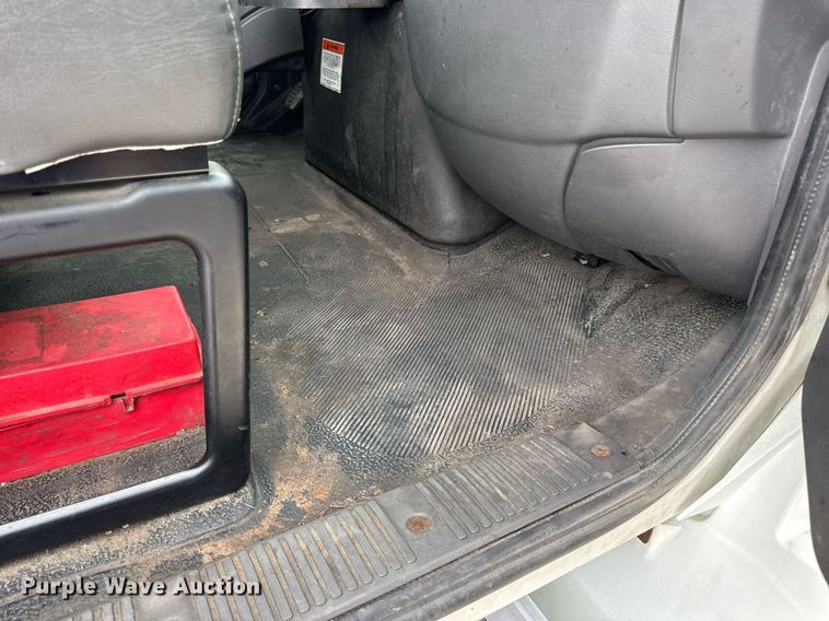 image for item EN5225 2010 International 4400 DuraStar truck cab and chassis