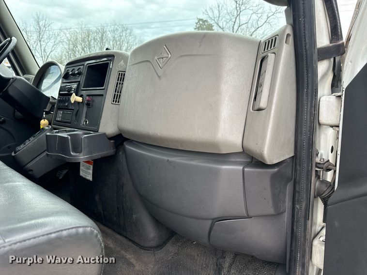 image for item EN5225 2010 International 4400 DuraStar truck cab and chassis