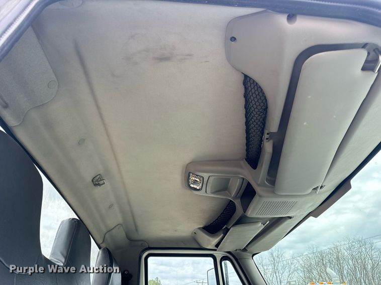 image for item EN5225 2010 International 4400 DuraStar truck cab and chassis