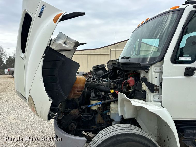 image for item EN5225 2010 International 4400 DuraStar truck cab and chassis