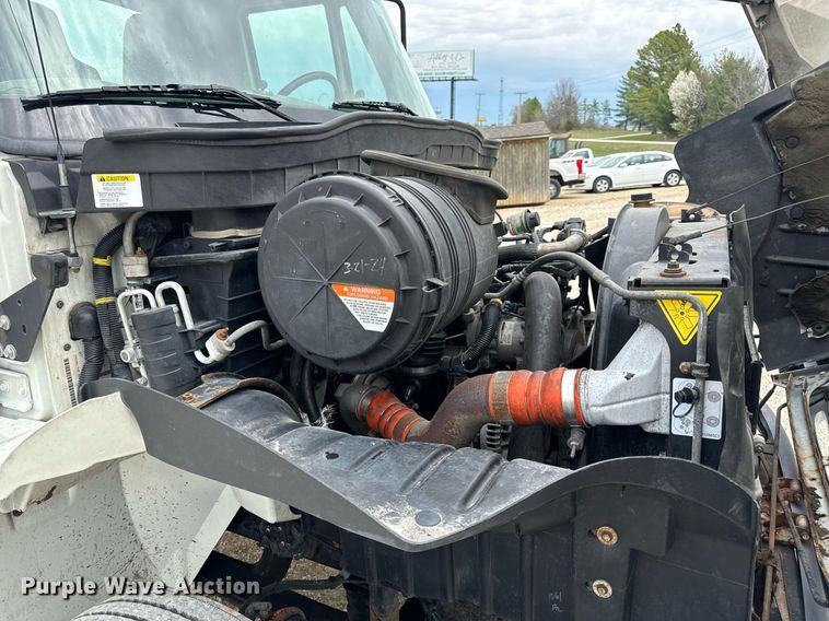 image for item EN5225 2010 International 4400 DuraStar truck cab and chassis