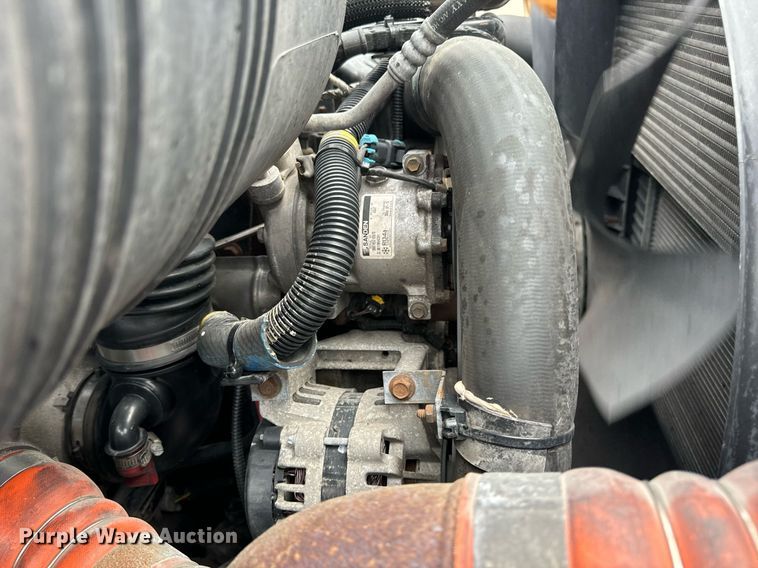 image for item EN5225 2010 International 4400 DuraStar truck cab and chassis