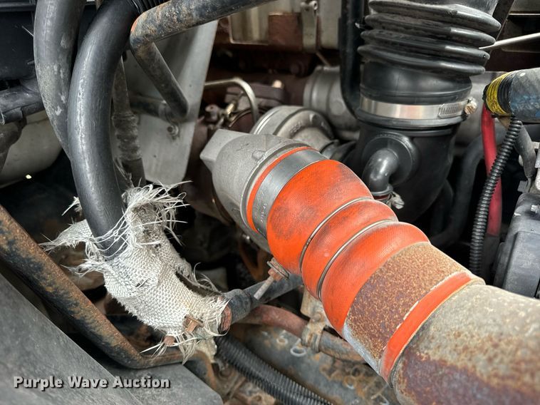 image for item EN5225 2010 International 4400 DuraStar truck cab and chassis