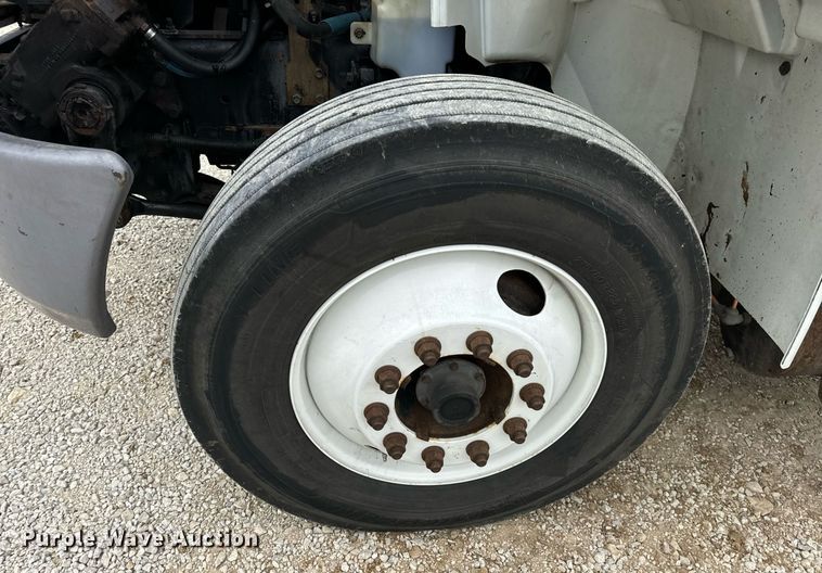 image for item EN5225 2010 International 4400 DuraStar truck cab and chassis