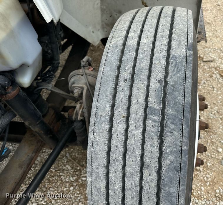 image for item EN5225 2010 International 4400 DuraStar truck cab and chassis