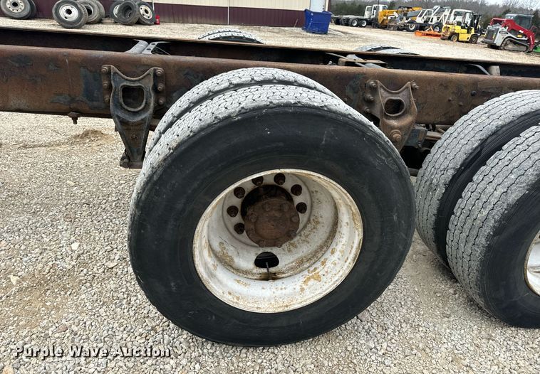 image for item EN5225 2010 International 4400 DuraStar truck cab and chassis