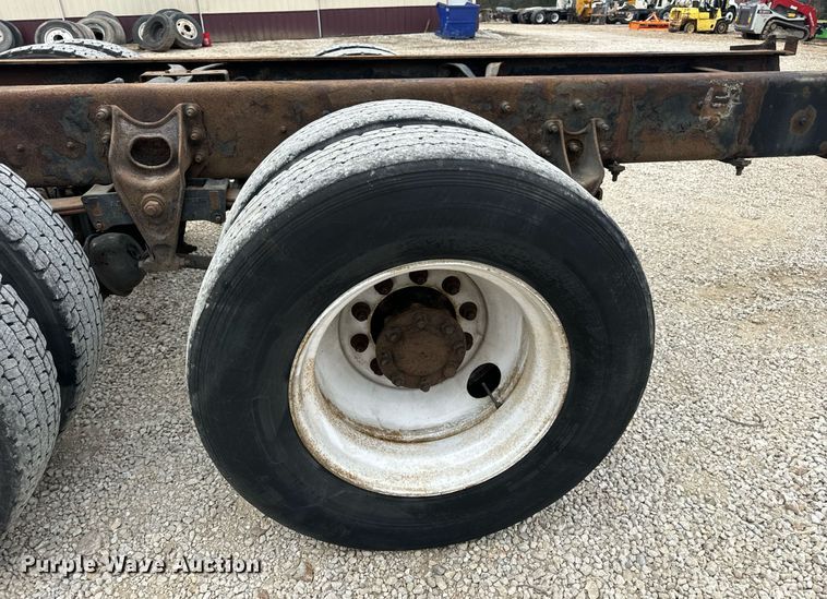 image for item EN5225 2010 International 4400 DuraStar truck cab and chassis